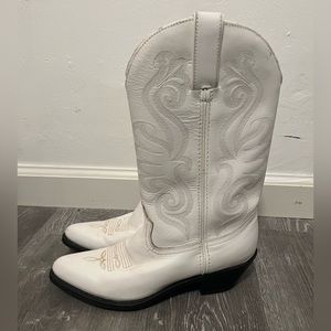 White Durango cowboy boots size 7